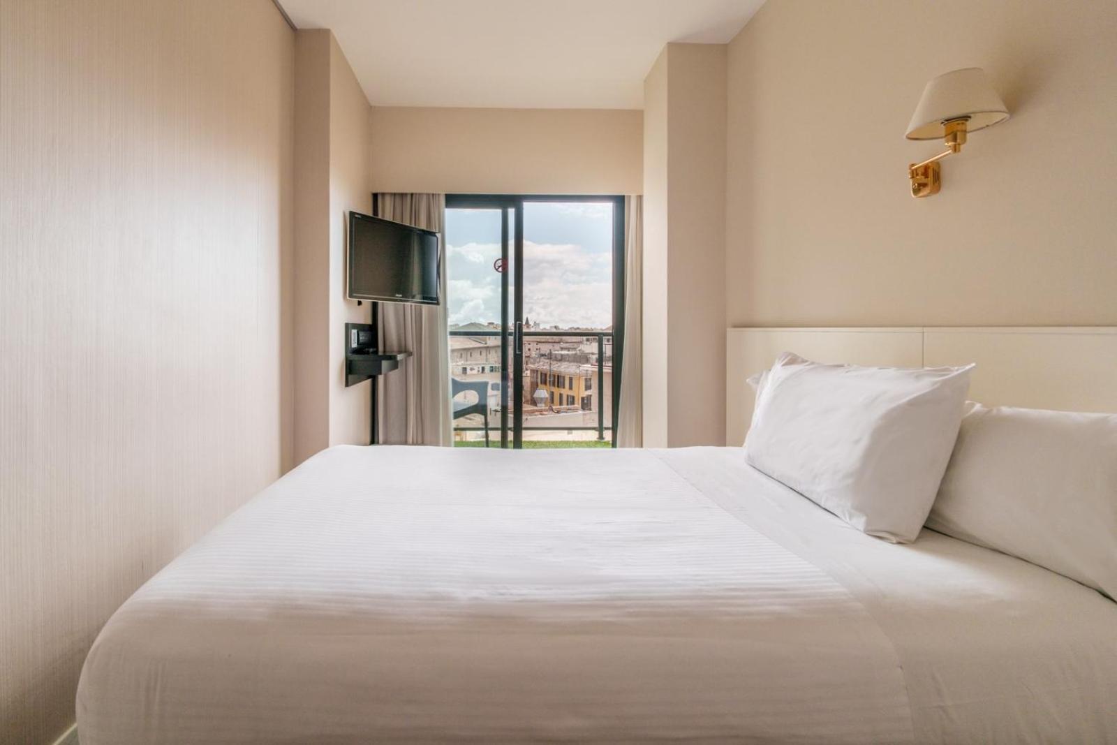 Single Room Balcony